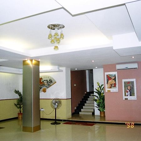 Hotel Fame City Гувахати Экстерьер фото